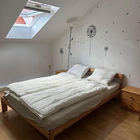 C Private Room In City Center In Братислава Екстериор снимка