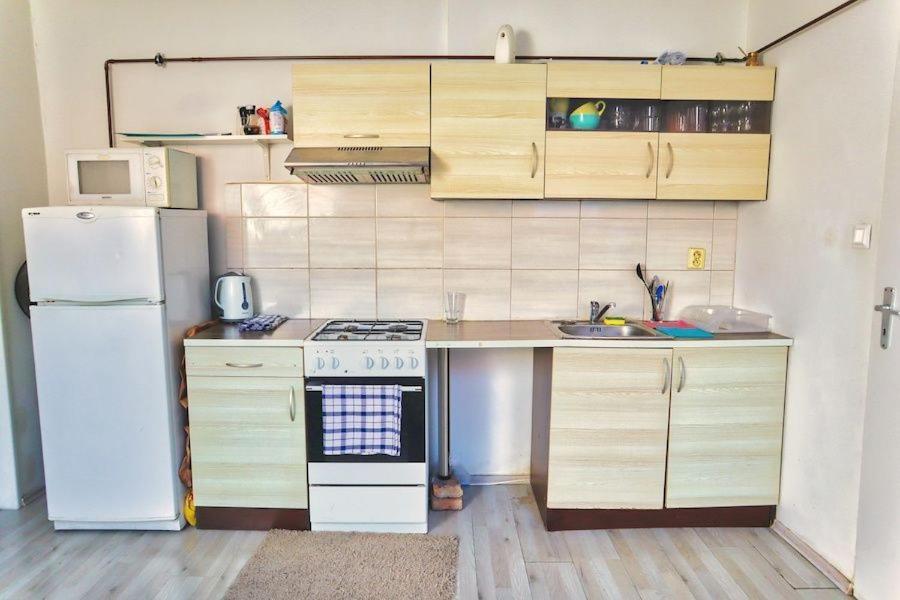 C Private Room In City Center In Братислава Екстериор снимка