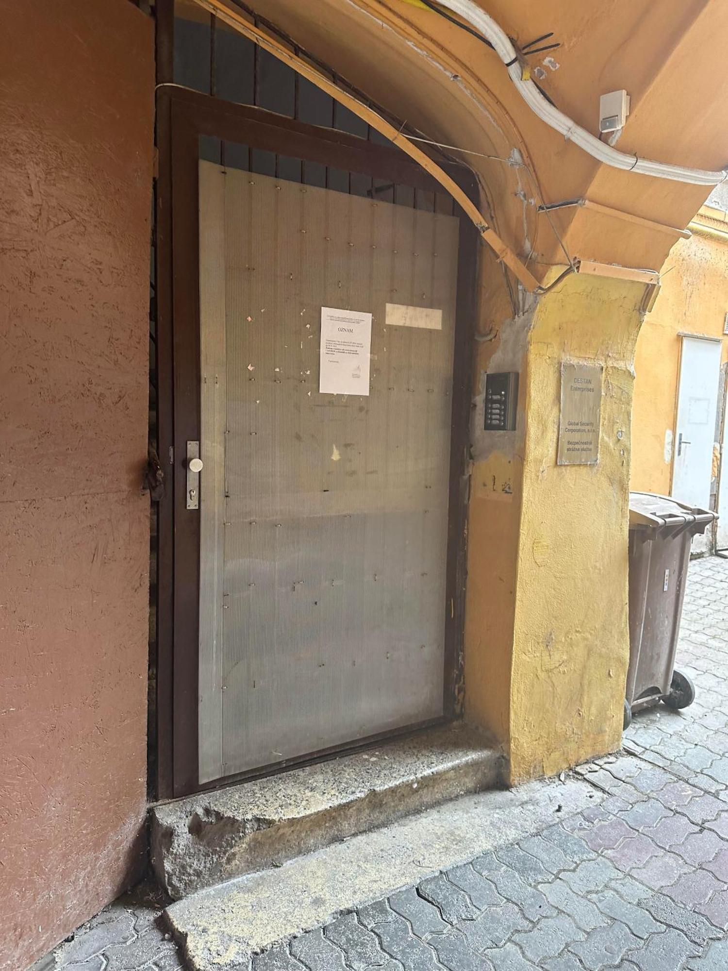 C Private Room In City Center In Братислава Екстериор снимка